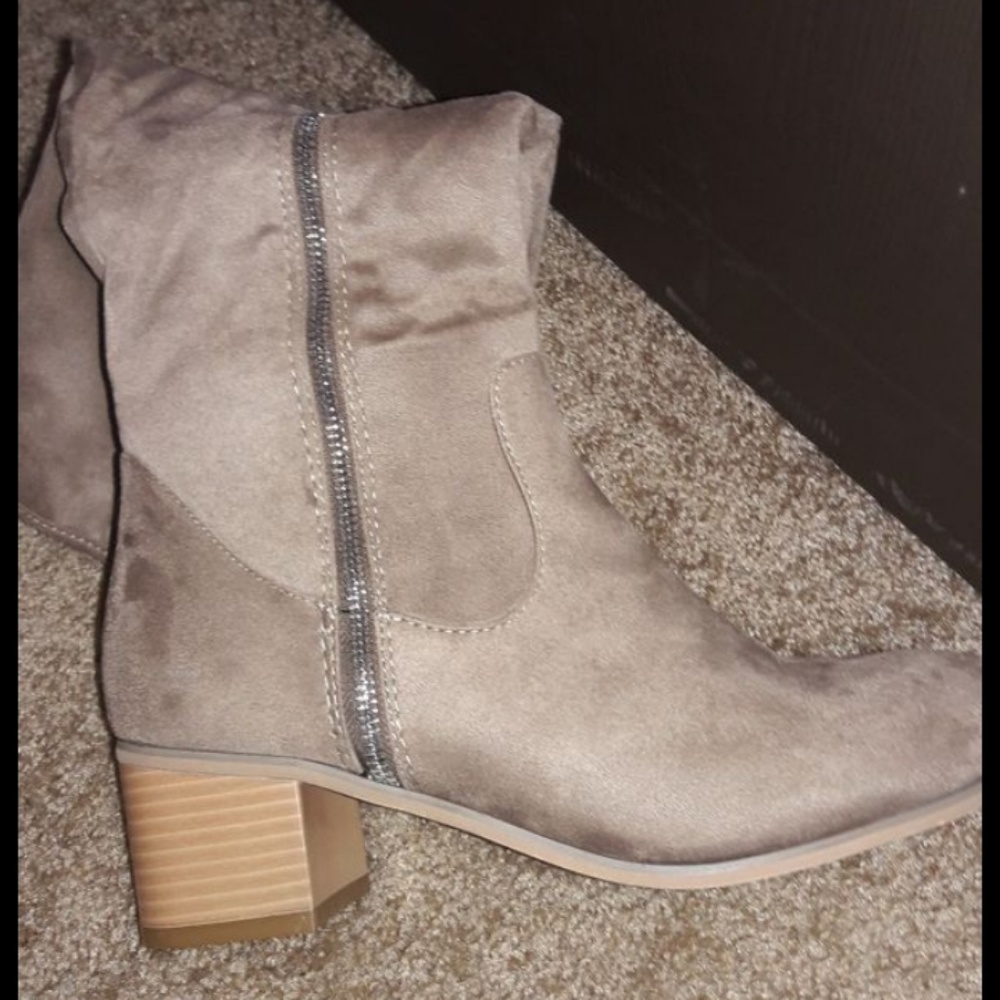 Boots - Picture 2 of 4